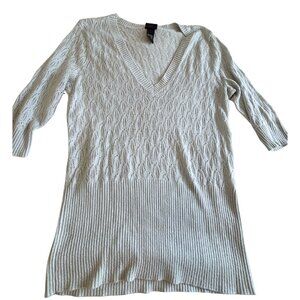 Torrid pale silver gray sparkly v-neck sweater size 1